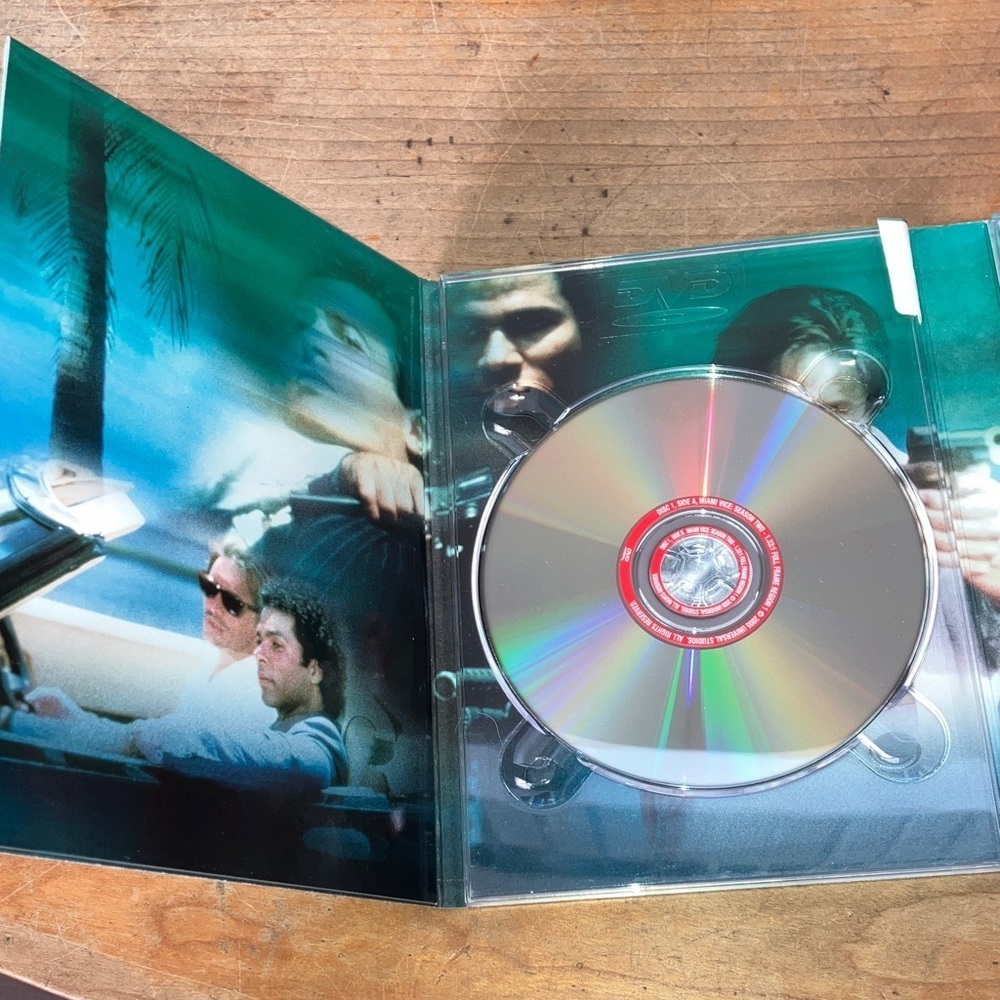 Miami Vice Season Two DVD boxed set - Picture 9 of 14
